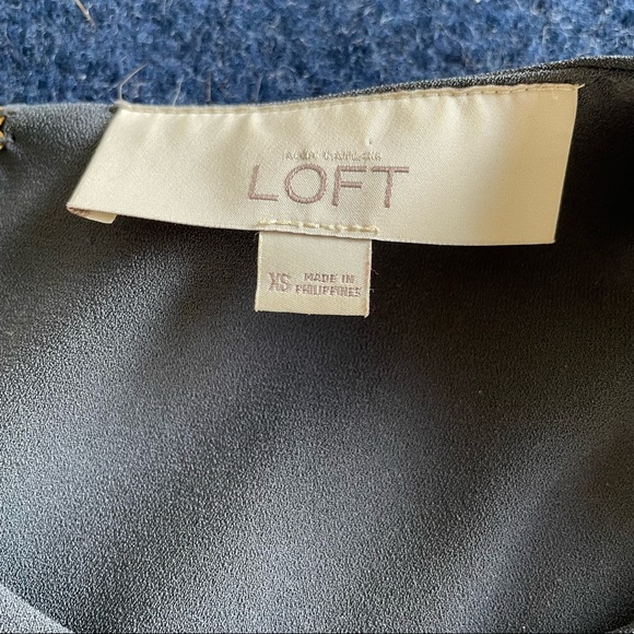 Ann Taylor LOFT Sleeveless Blouse - Picture 4 of 4